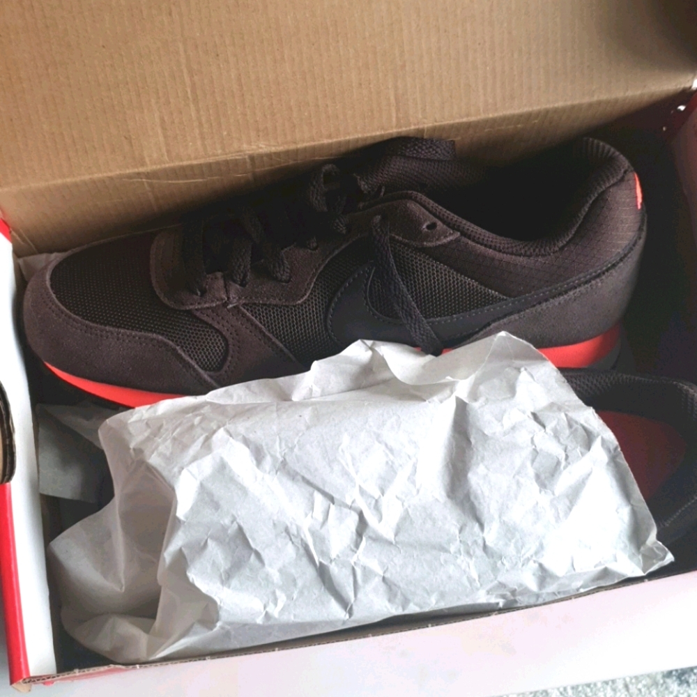 Nike MD Runner 2 (WM size 7)